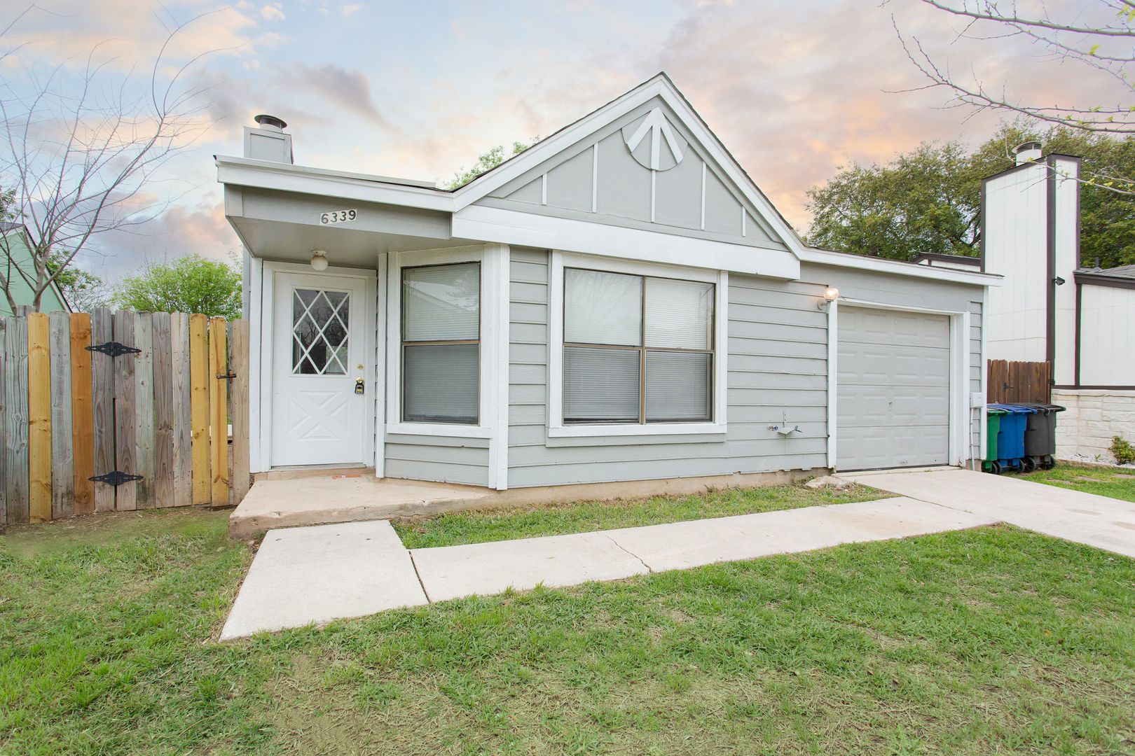 San Antonio House: 6339 Village Club