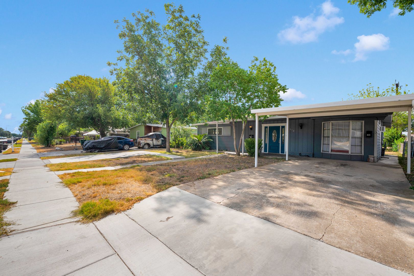 San Antonio Multiplex: 310 E Hutchins Pl