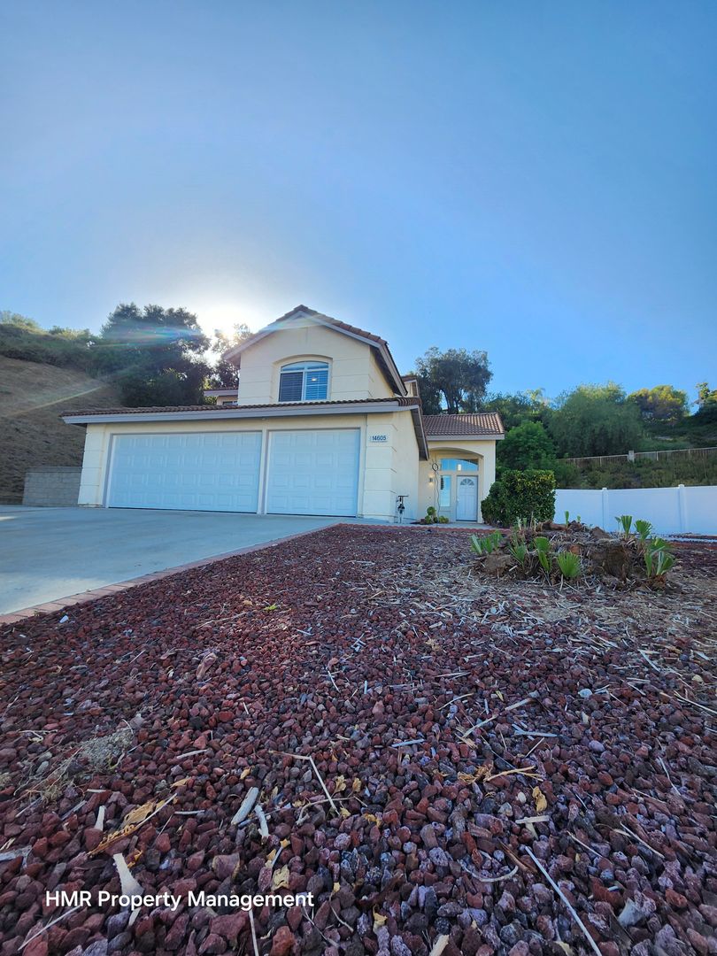 Chino Hills House: 14605 Chisholm Trl