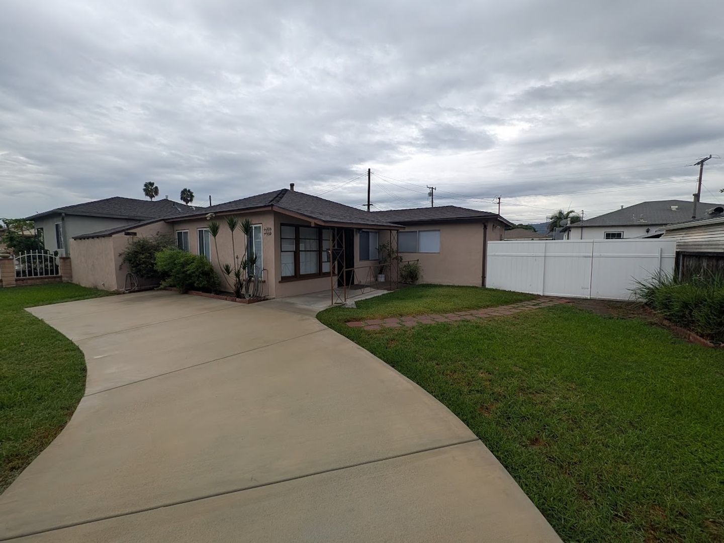 S. El Monte House: 1412 Leafdale Ave