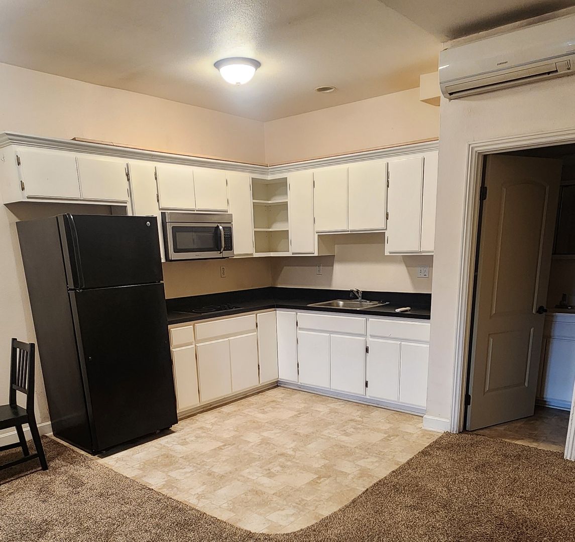 Pomona Apartment: 115 E 3rd St