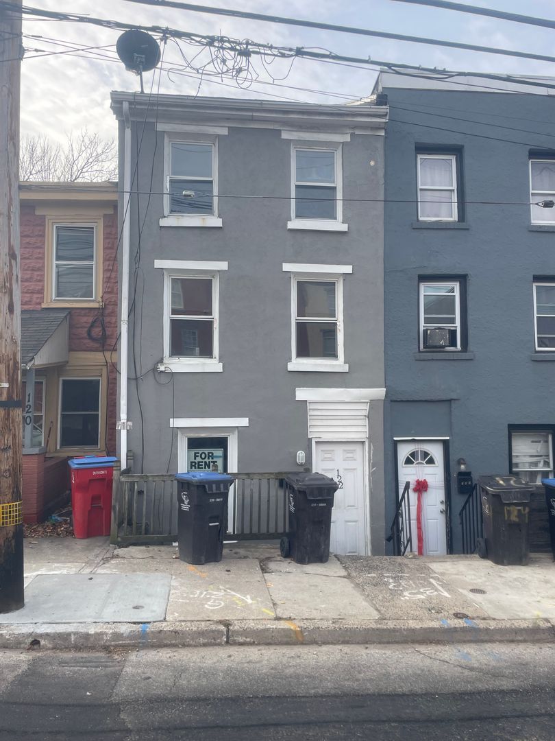 Norristown House: 122 W. Elm St