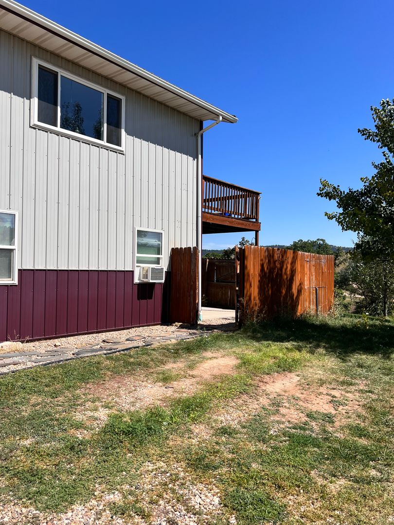 Spearfish Apartment: 950 Kerwin Ln