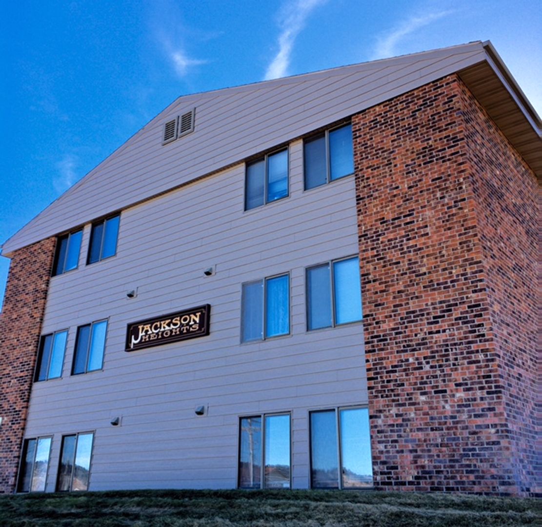 Spearfish Apartment: 931 W Jackson Blvd