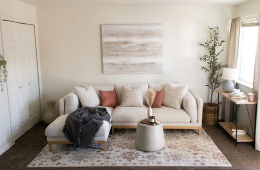 Spacious 2 Bedroom, 1 Bath Apartment
