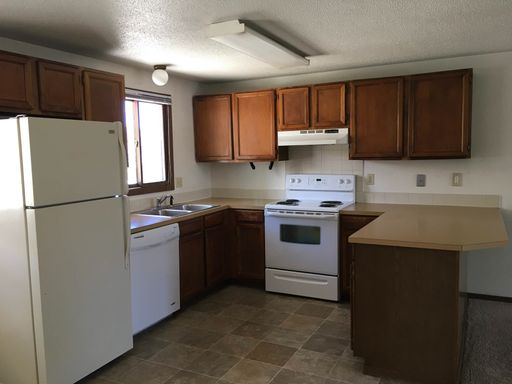 Cozy 2 Bed/1 Bath Apartment in North Loveland! – photo 1
