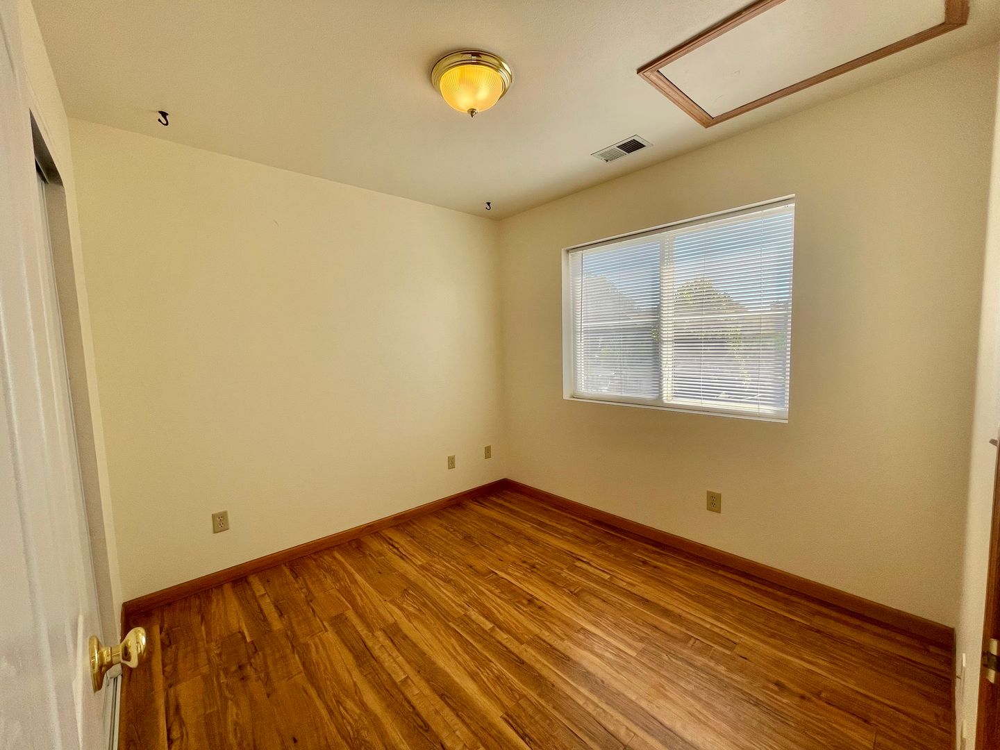 Move In & Save - 2 Week FREE Rent - $700 Deposit!! Downtown Fort Collins Apartment | Walk to Old Town & CSU 10 of 12