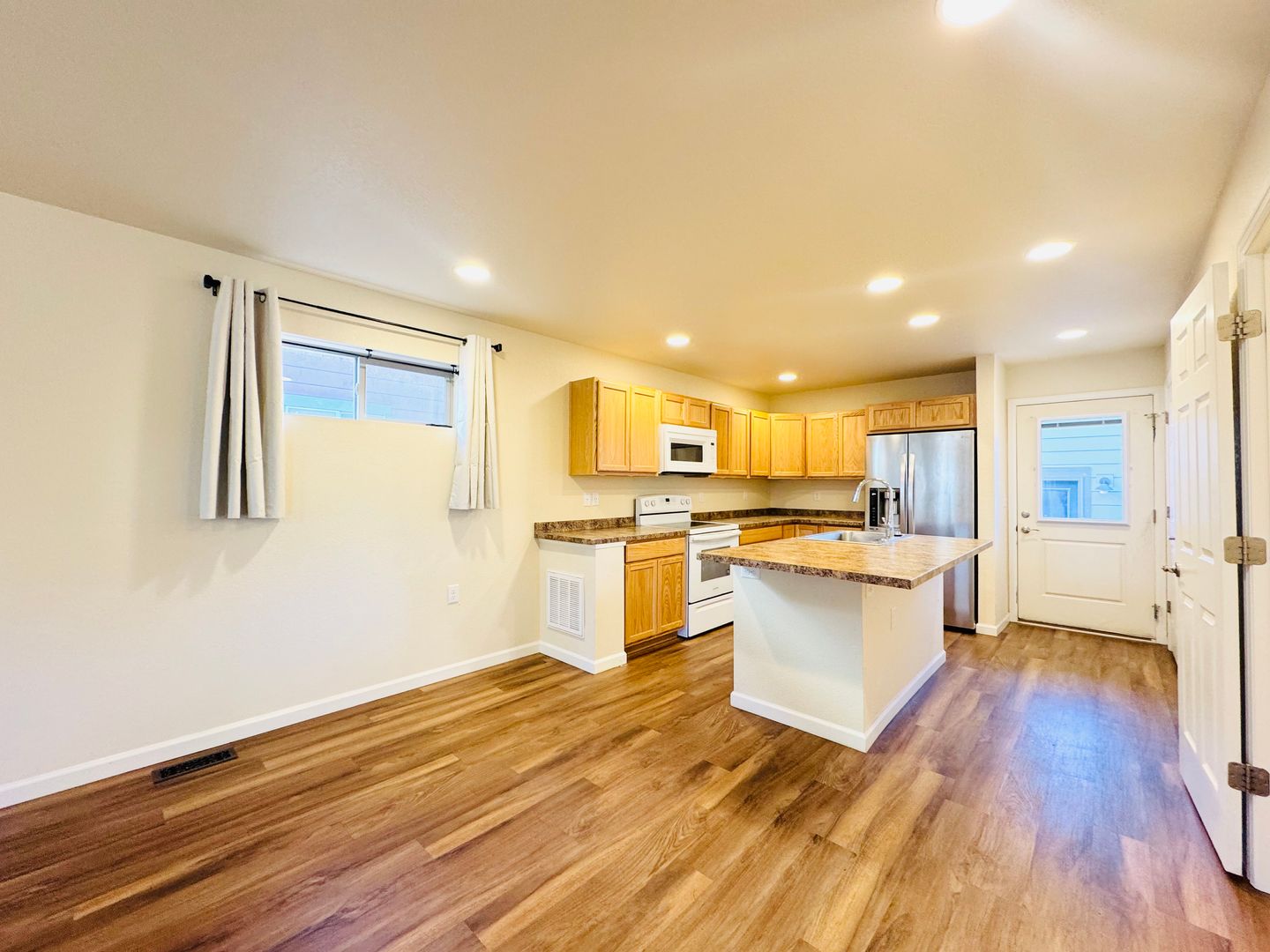 Longmont House: 203 Cardinal Way