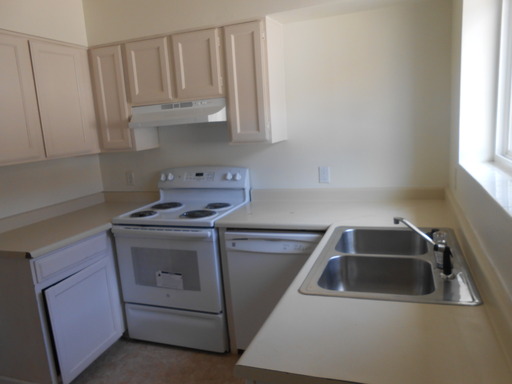 Great 4 Bed / 2 Bath Side of a Duplex in Evans! – photo 1
