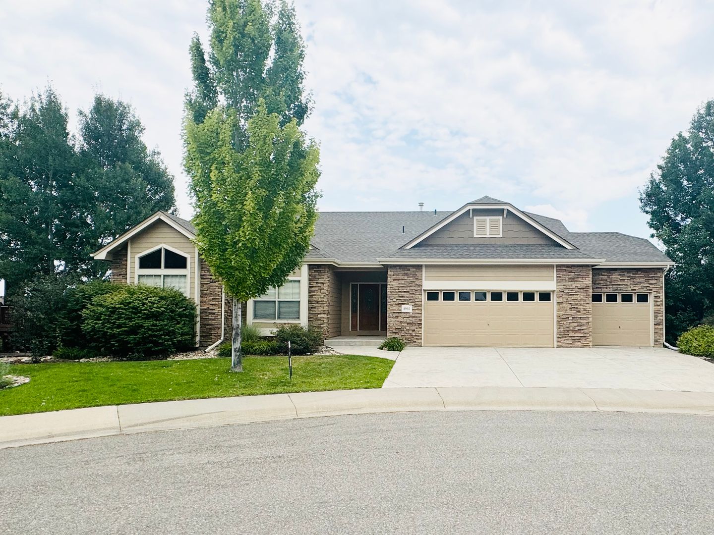 Loveland House: 4960 Hornbeam Court