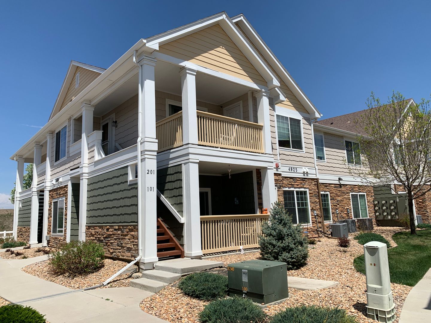 Loveland House: 4925 Hahns Peak Drive