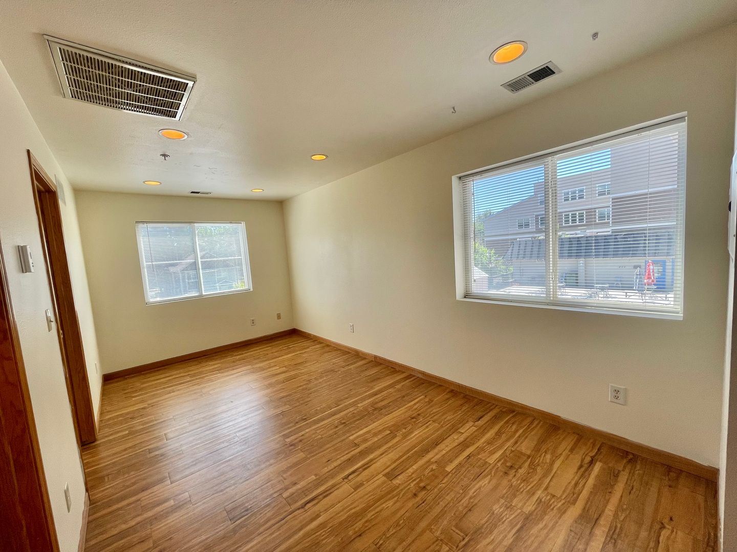 Move In & Save - 2 Week FREE Rent - $700 Deposit!! Downtown Fort Collins Apartment | Walk to Old Town & CSU 8 of 12