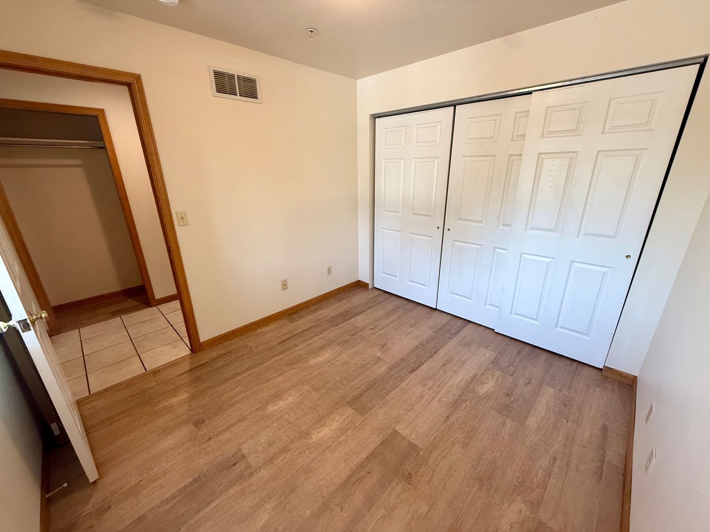 Move In & Save - 2 Week FREE Rent - Low Deposit!! 2 Bedroom Downtown Fort Collins Apartment | Walk to Old Town & CSU 5 of 12