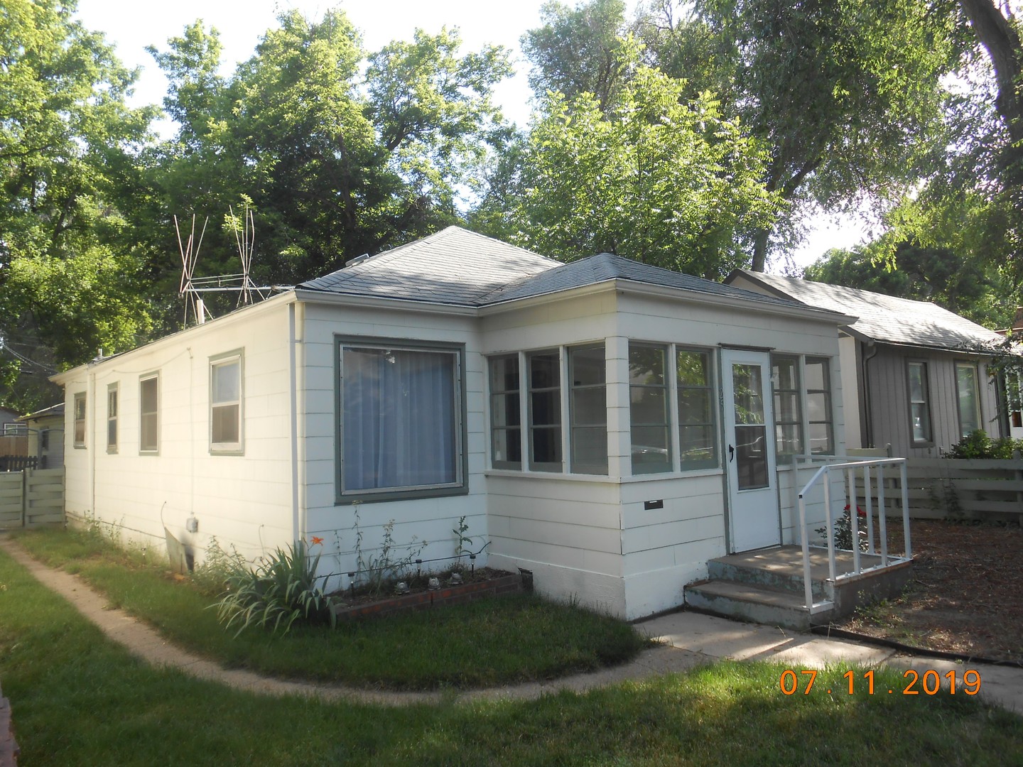 Longmont House: 25 Marshall Place