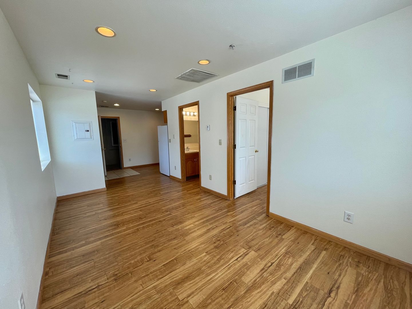 Move In & Save - 2 Week FREE Rent - $700 Deposit!! Downtown Fort Collins Apartment | Walk to Old Town & CSU 7 of 12