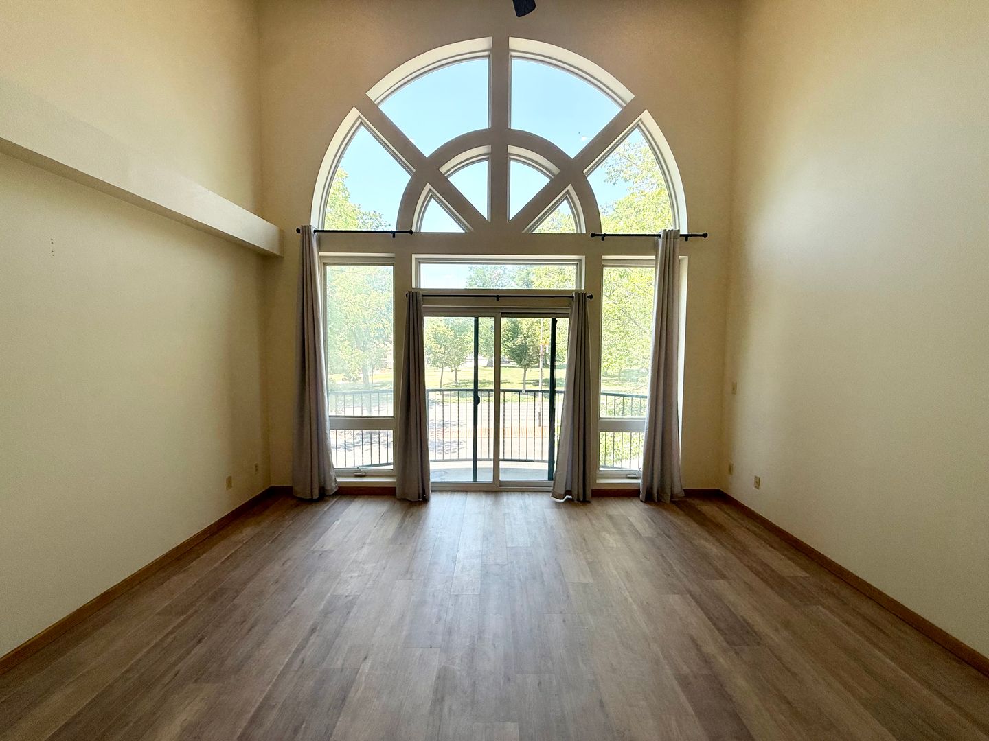 Move In & Save - 2 Week FREE Rent - Low Deposit!! 2 Bedroom Downtown Fort Collins Apartment | Walk to Old Town & CSU 12 of 12