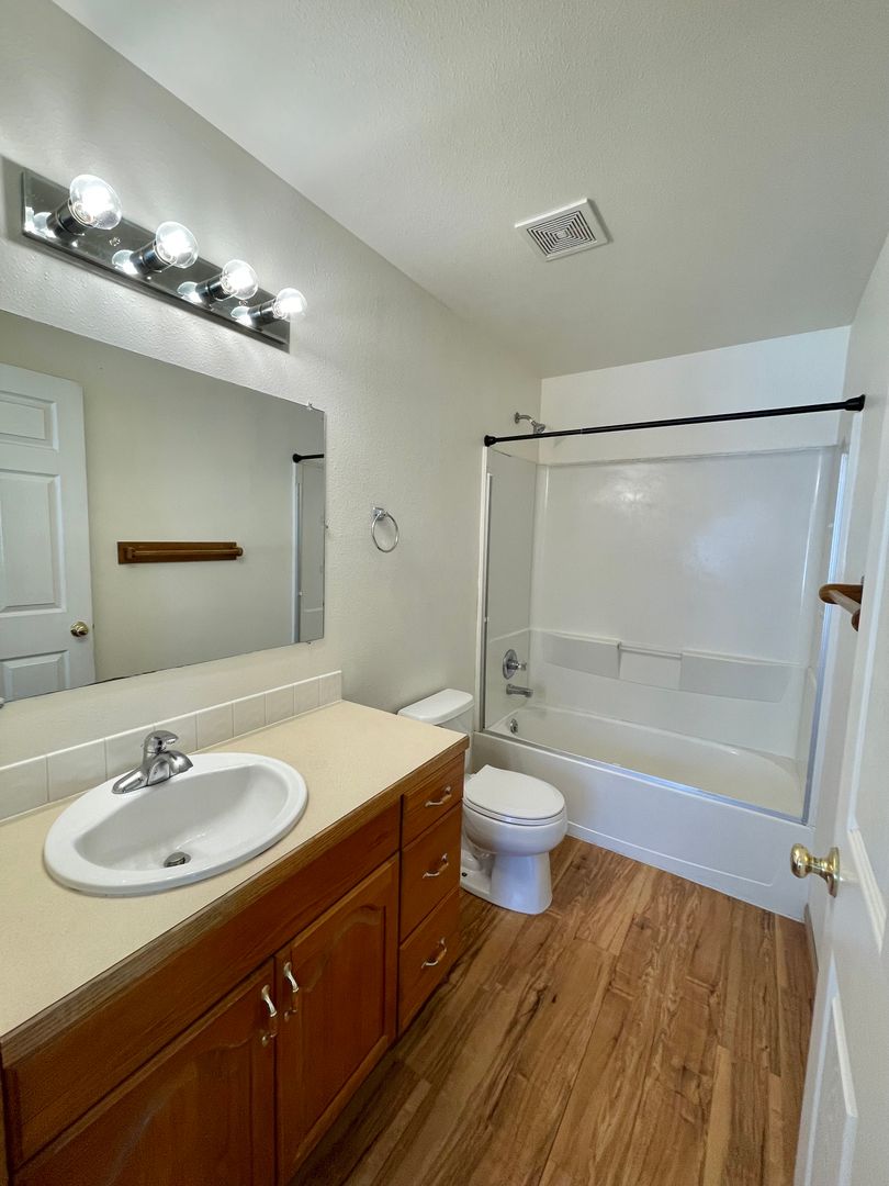 Move In & Save - 2 Week FREE Rent - $700 Deposit!! Downtown Fort Collins Apartment | Walk to Old Town & CSU 9 of 12