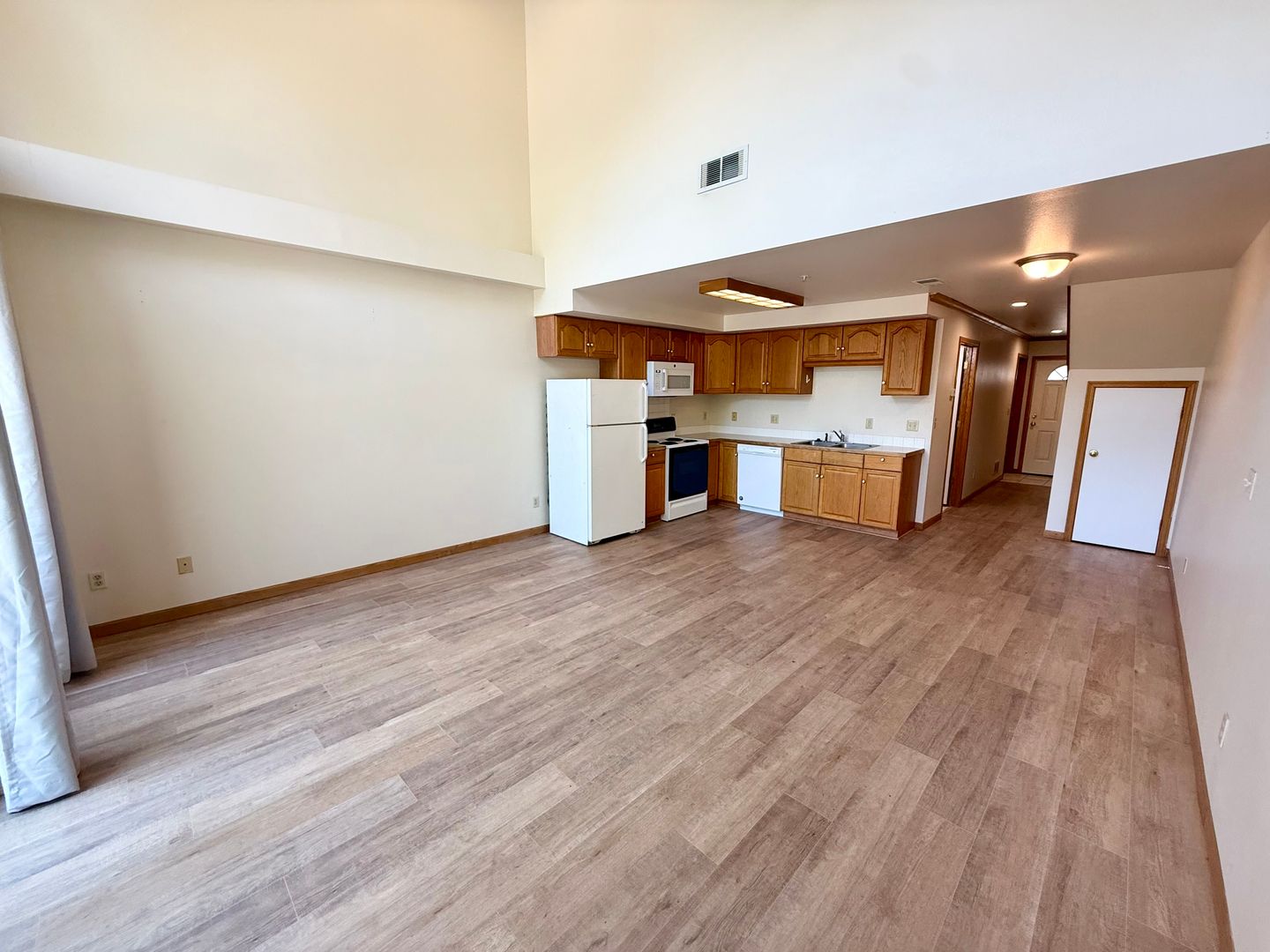 Move In & Save - 2 Week FREE Rent - Low Deposit!! 2 Bedroom Downtown Fort Collins Apartment | Walk to Old Town & CSU 10 of 12