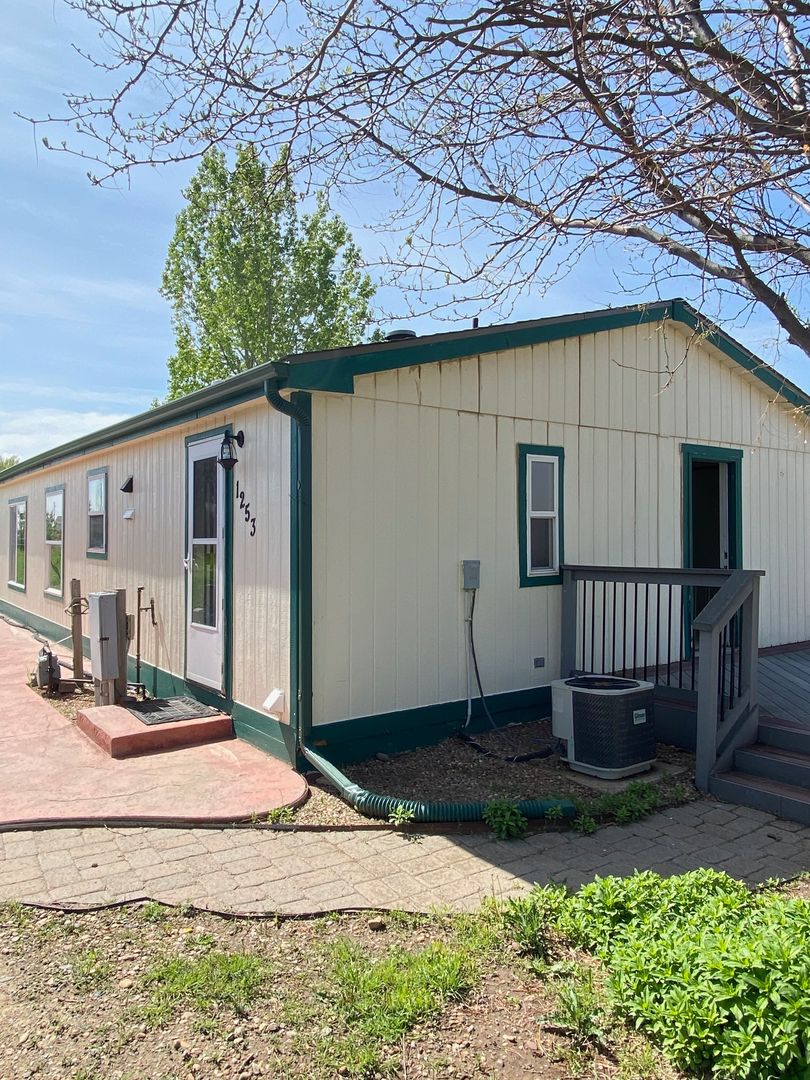 Johnstown House: 1253 North County Line Road