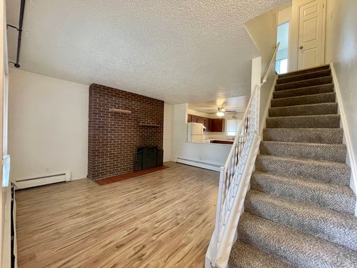 Beautiful 2 Bedroom Town Home!
