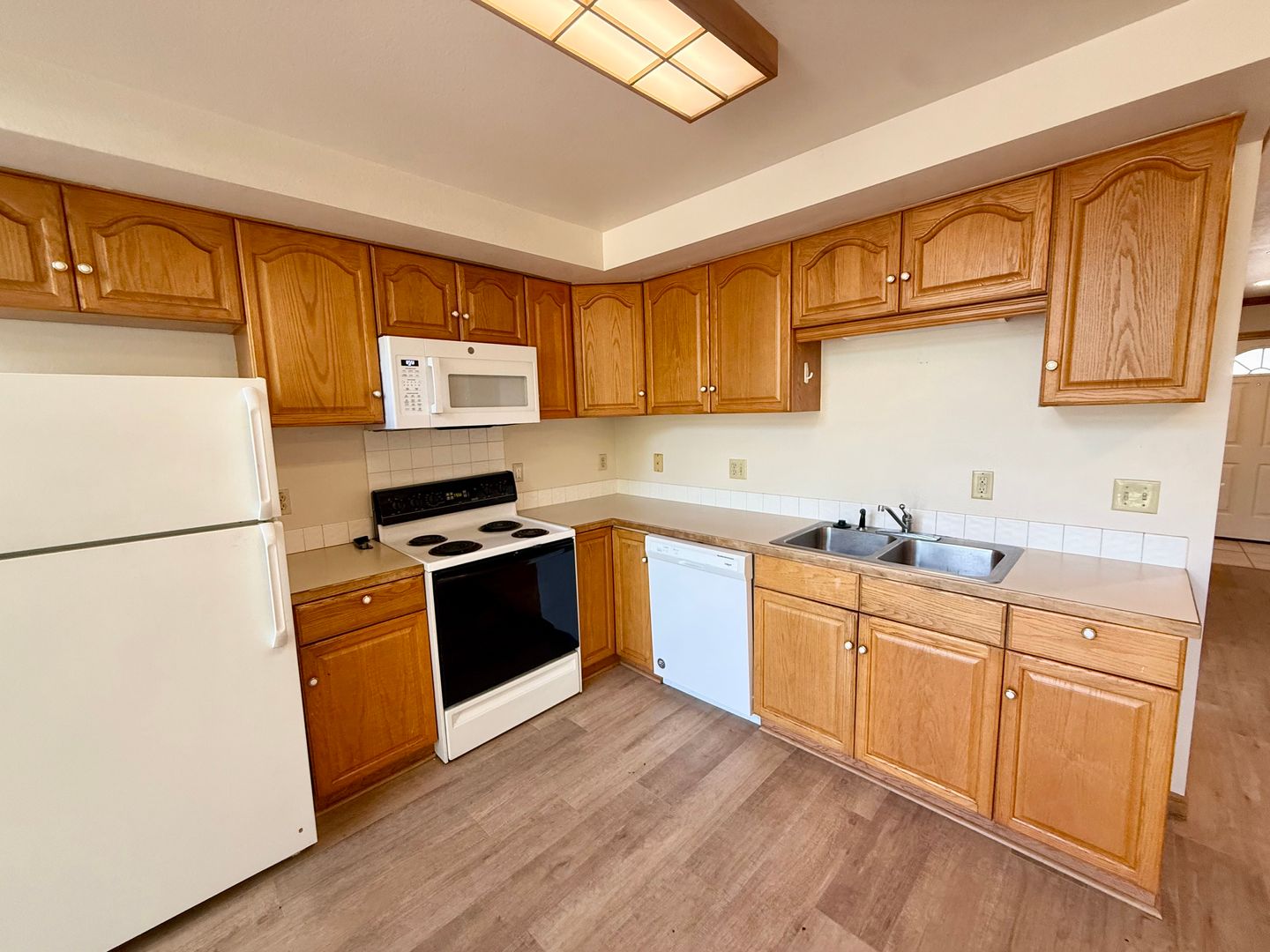 Move In & Save - 2 Week FREE Rent - Low Deposit!! 2 Bedroom Downtown Fort Collins Apartment | Walk to Old Town & CSU 8 of 12