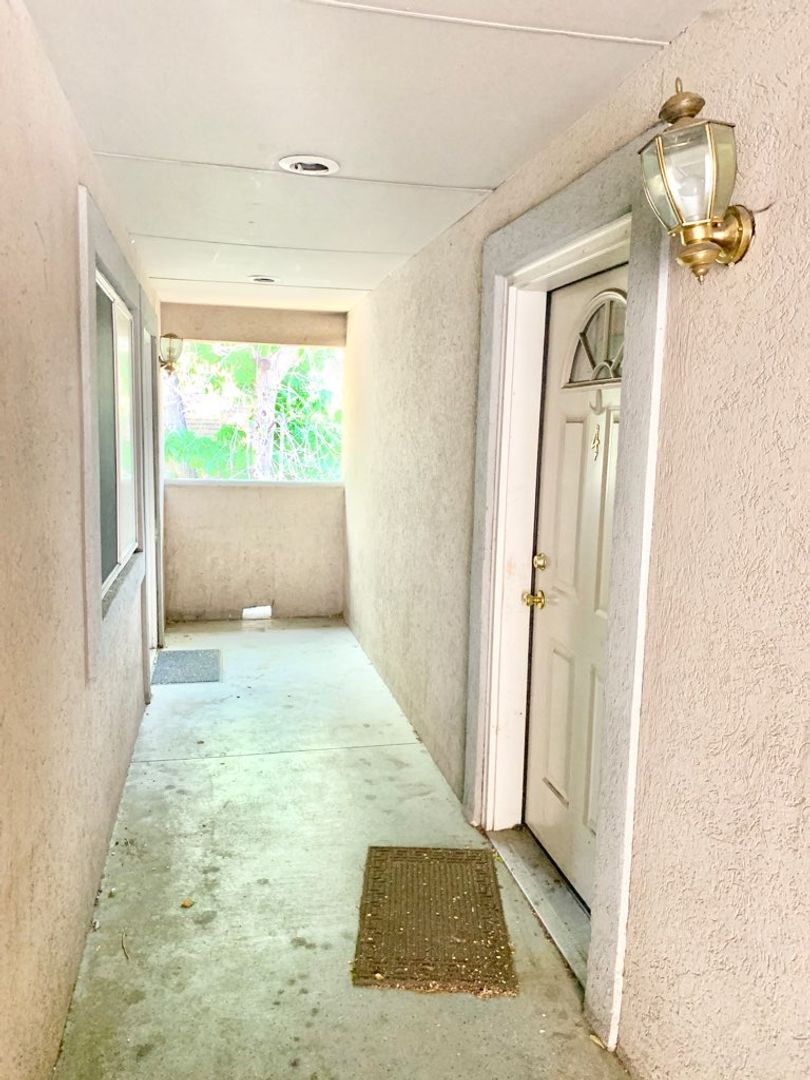 Move In & Save - 2 Week FREE Rent - $700 Deposit!! Downtown Fort Collins Apartment | Walk to Old Town & CSU 3 of 12