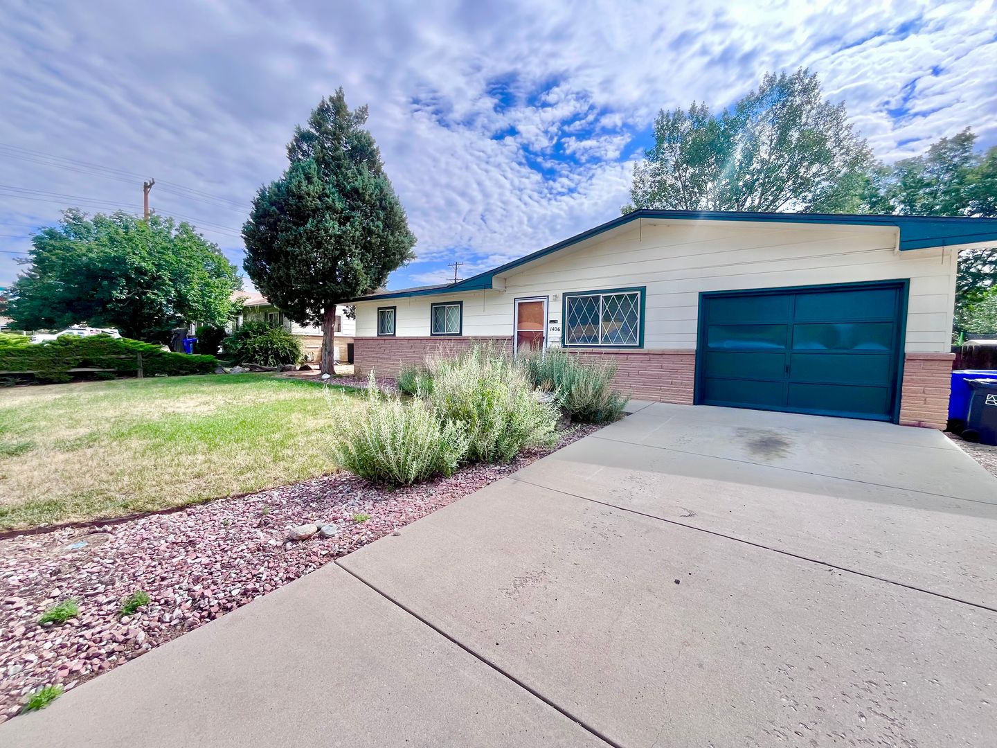 Loveland House: 1406 South Douglas Avenue