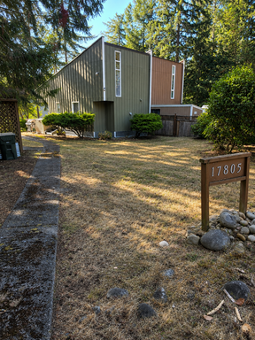 Renovated Clearwood Townhome with Lake Views