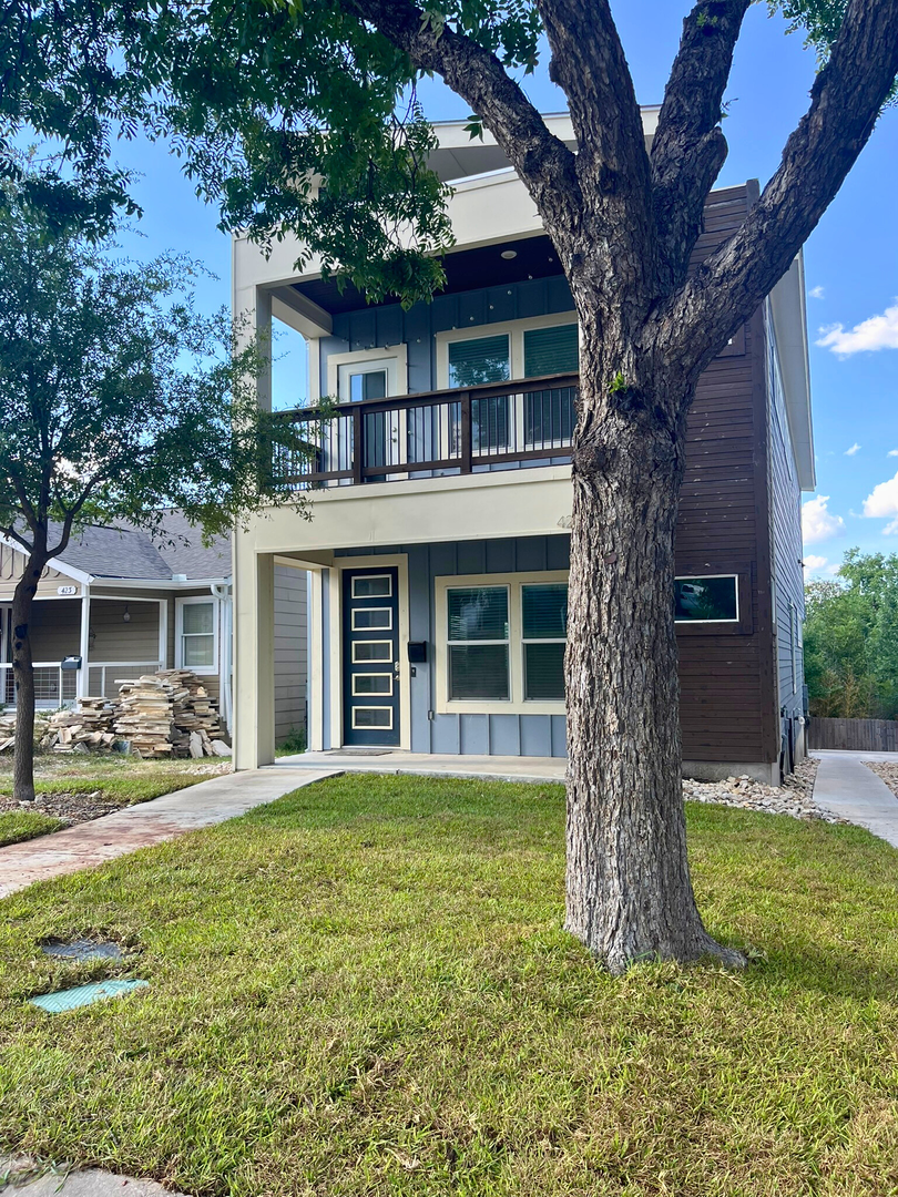 San Antonio House: 427 Natalen Ave