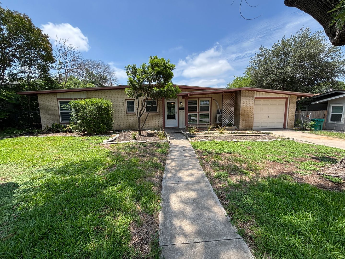 San Antonio House: 318 Sprucewood
