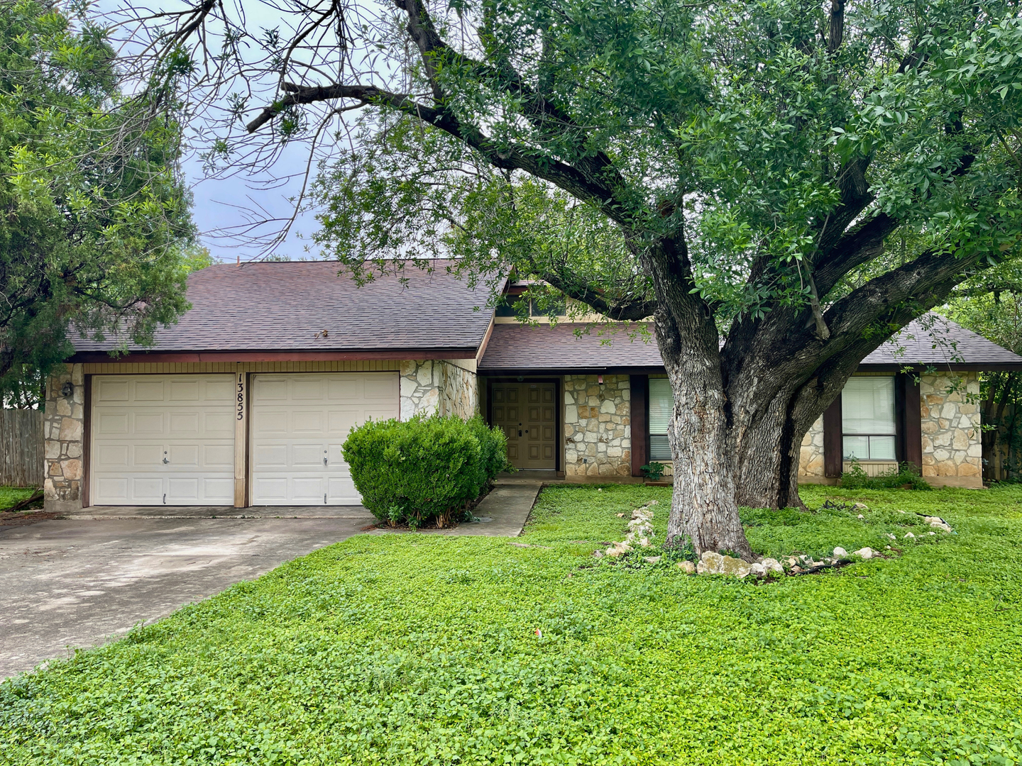 San Antonio House: 13855 Brook Hollow