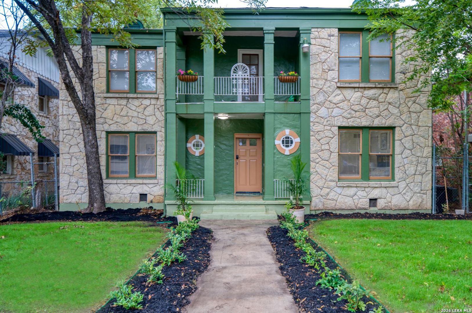 San Antonio House: 309 E Lullwood