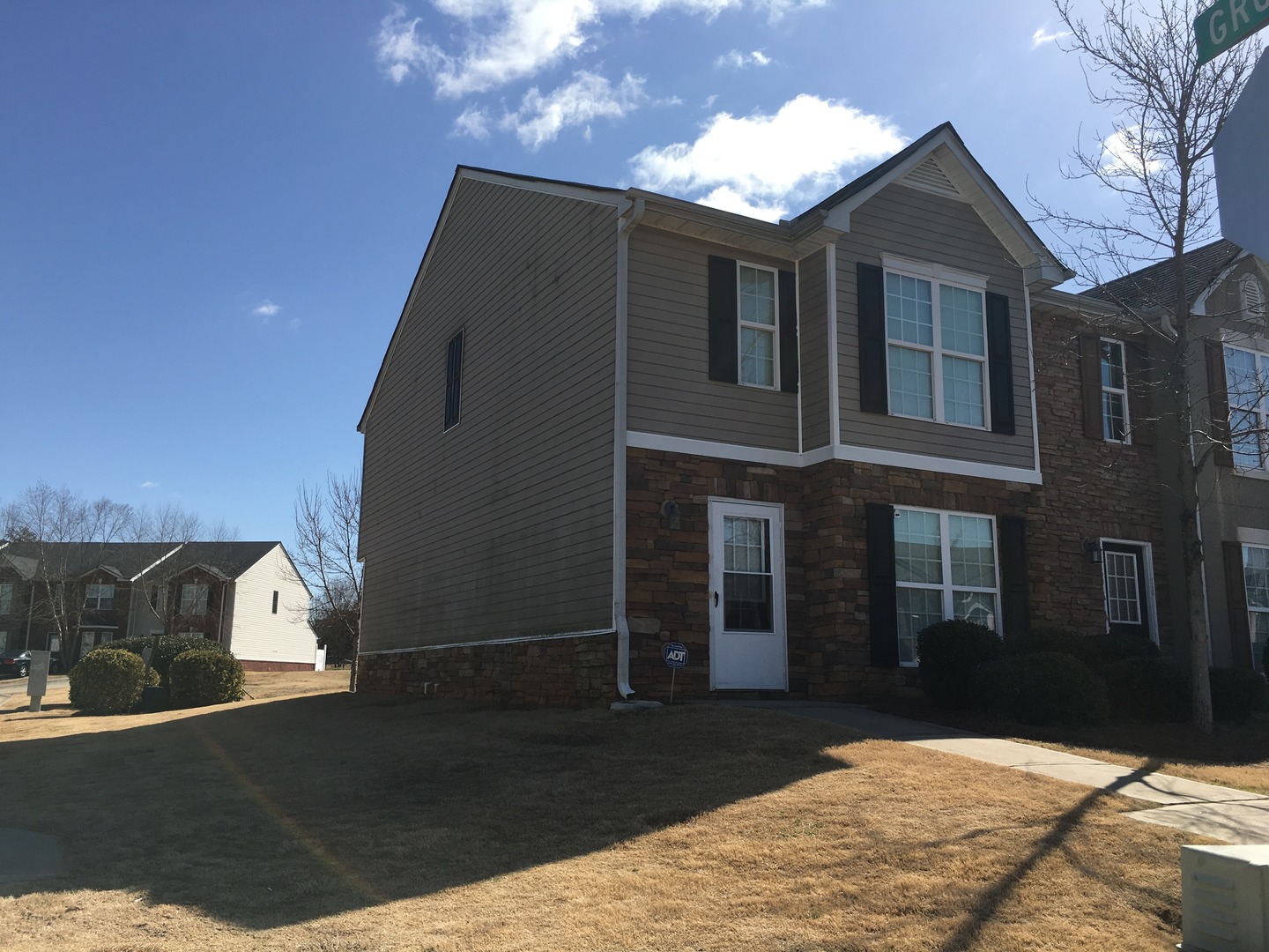 Hampton Townhome: 11404 S. Grove Dr.