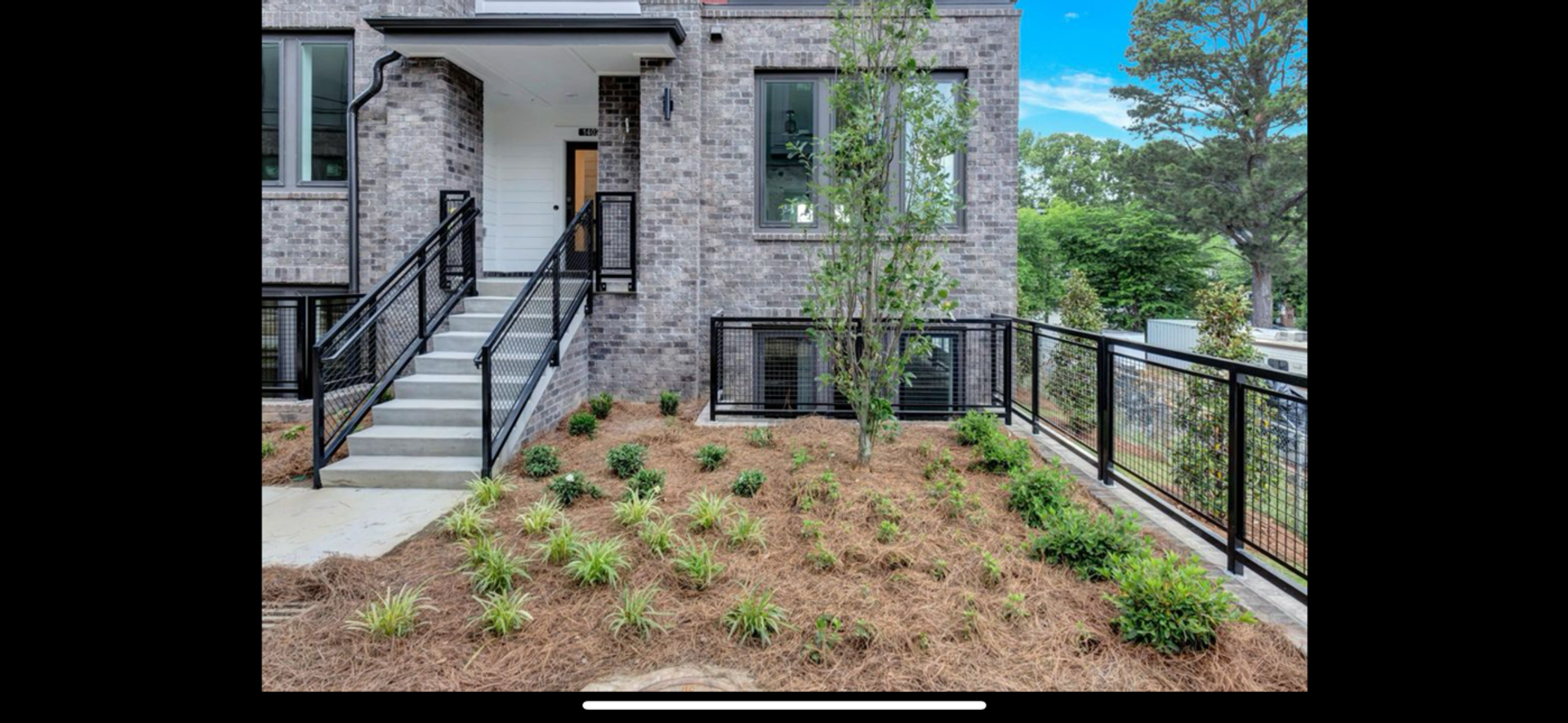 Atlanta House: 400 Pratt Drive SE