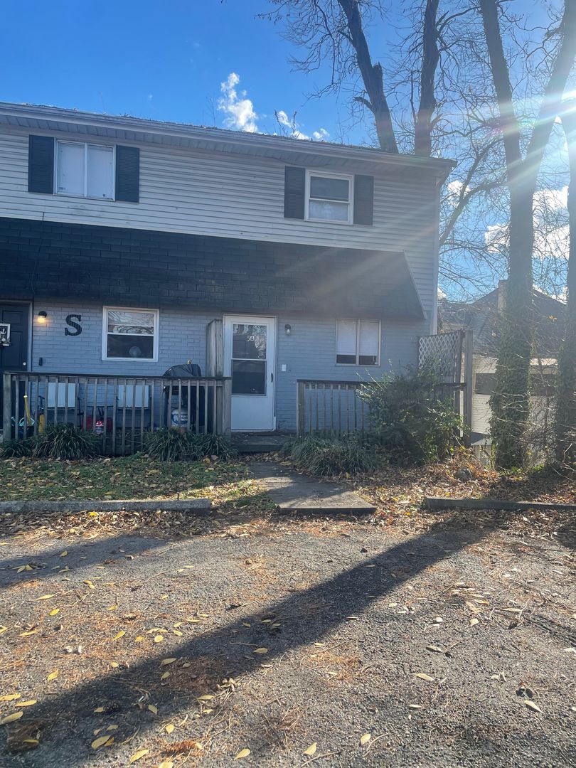 Roanoke Apartment: 1601 Memorial Ave, SW