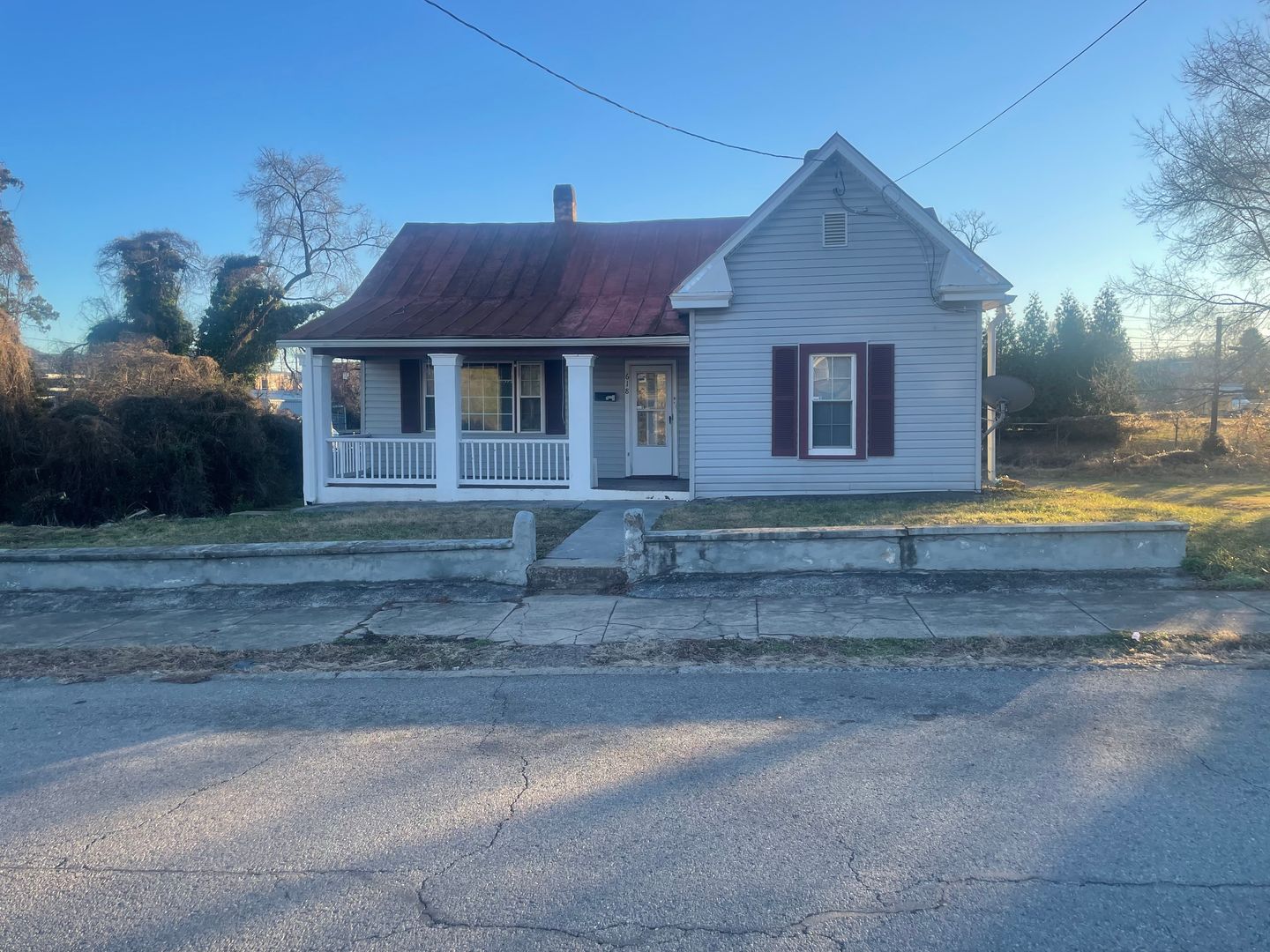 Roanoke House: 618 Loudon Ave NW