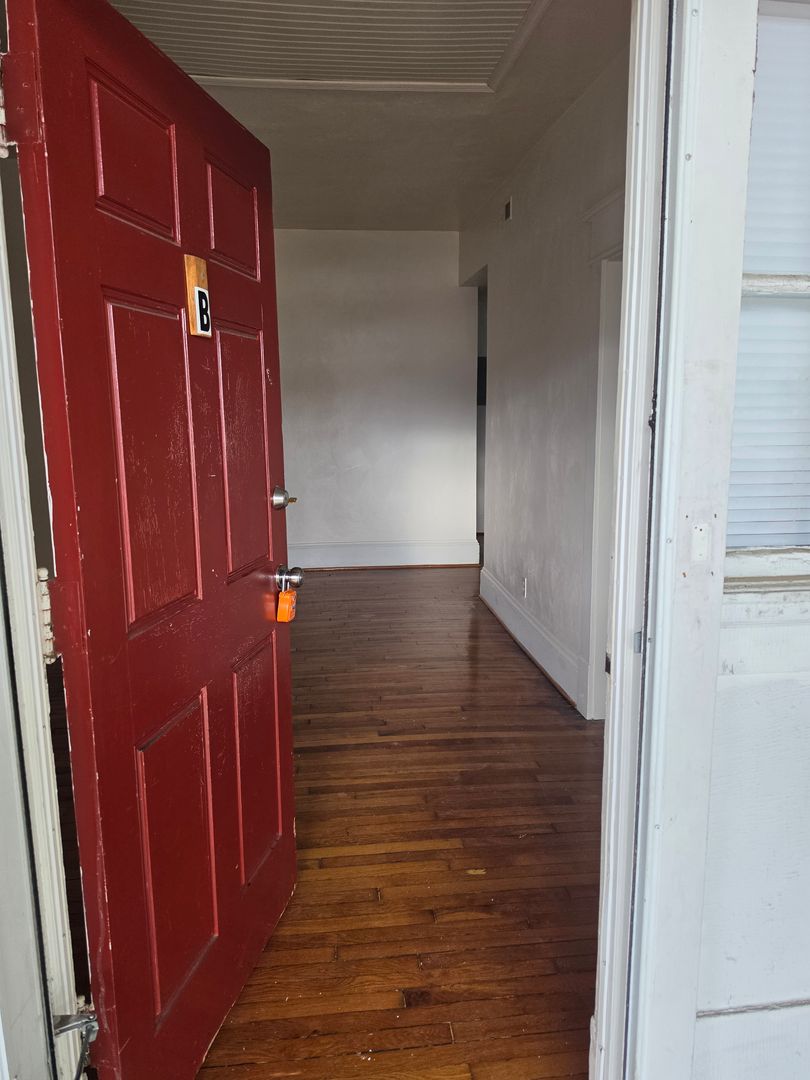 Roanoke Apartment: 608 13th St SW