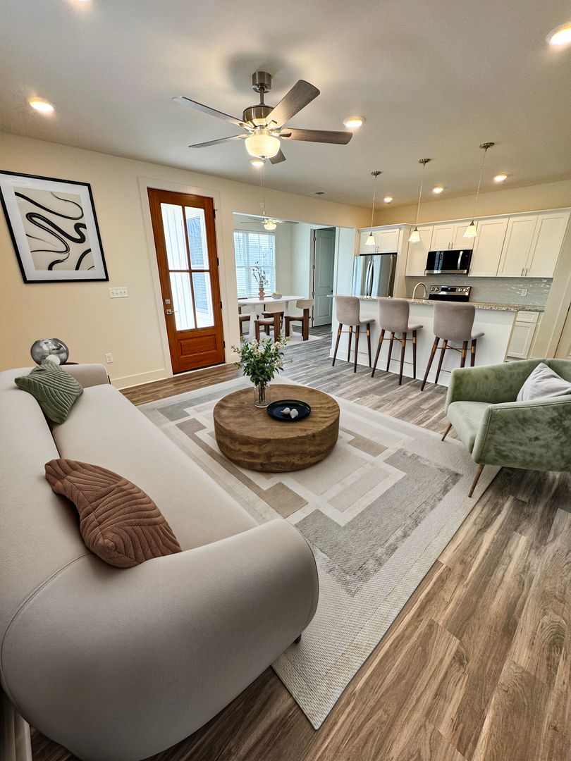 Jackson Apartment: 102 Jackson Walk Plaza