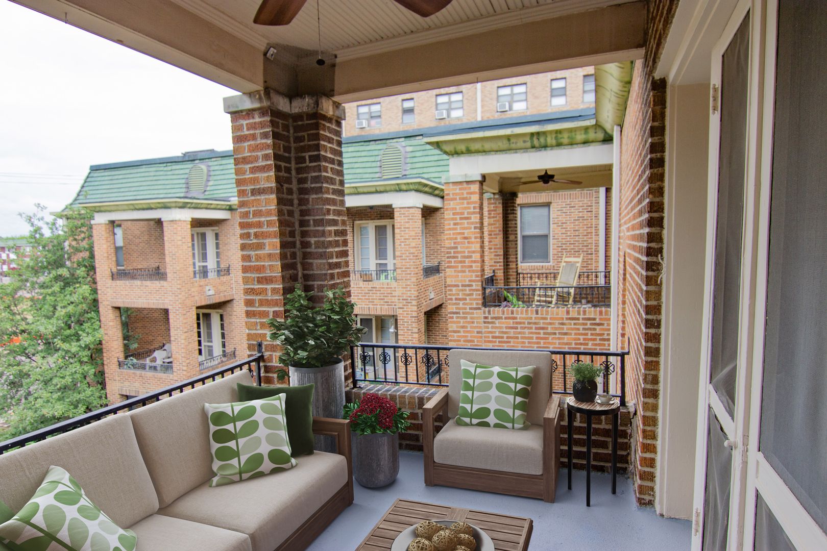 Memphis Apartment: 6 South McLean Boulevard