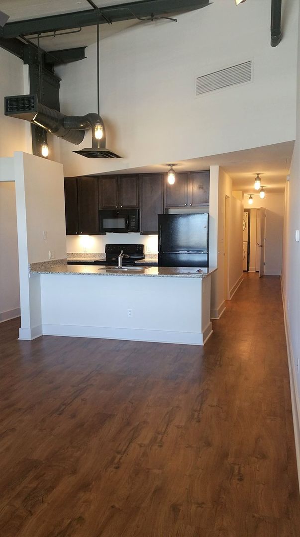 Memphis Apartment: 9 East Carolina Avenue