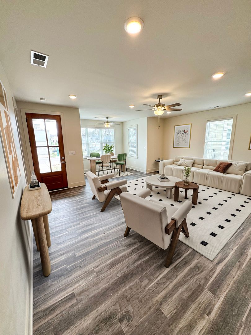 Jackson Apartment: 102 Jackson Walk Plaza