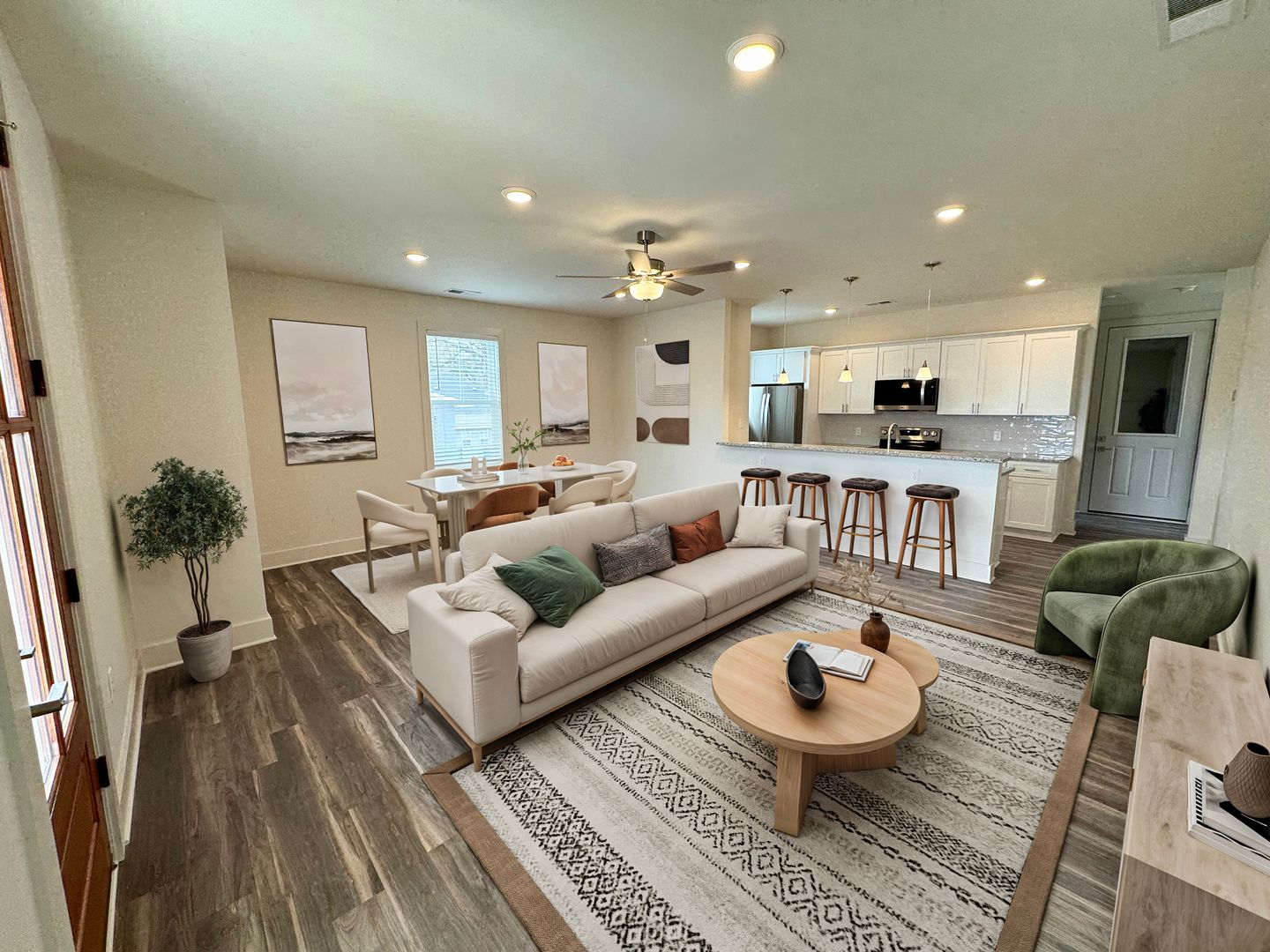 Jackson Apartment: 102 Jackson Walk Plaza