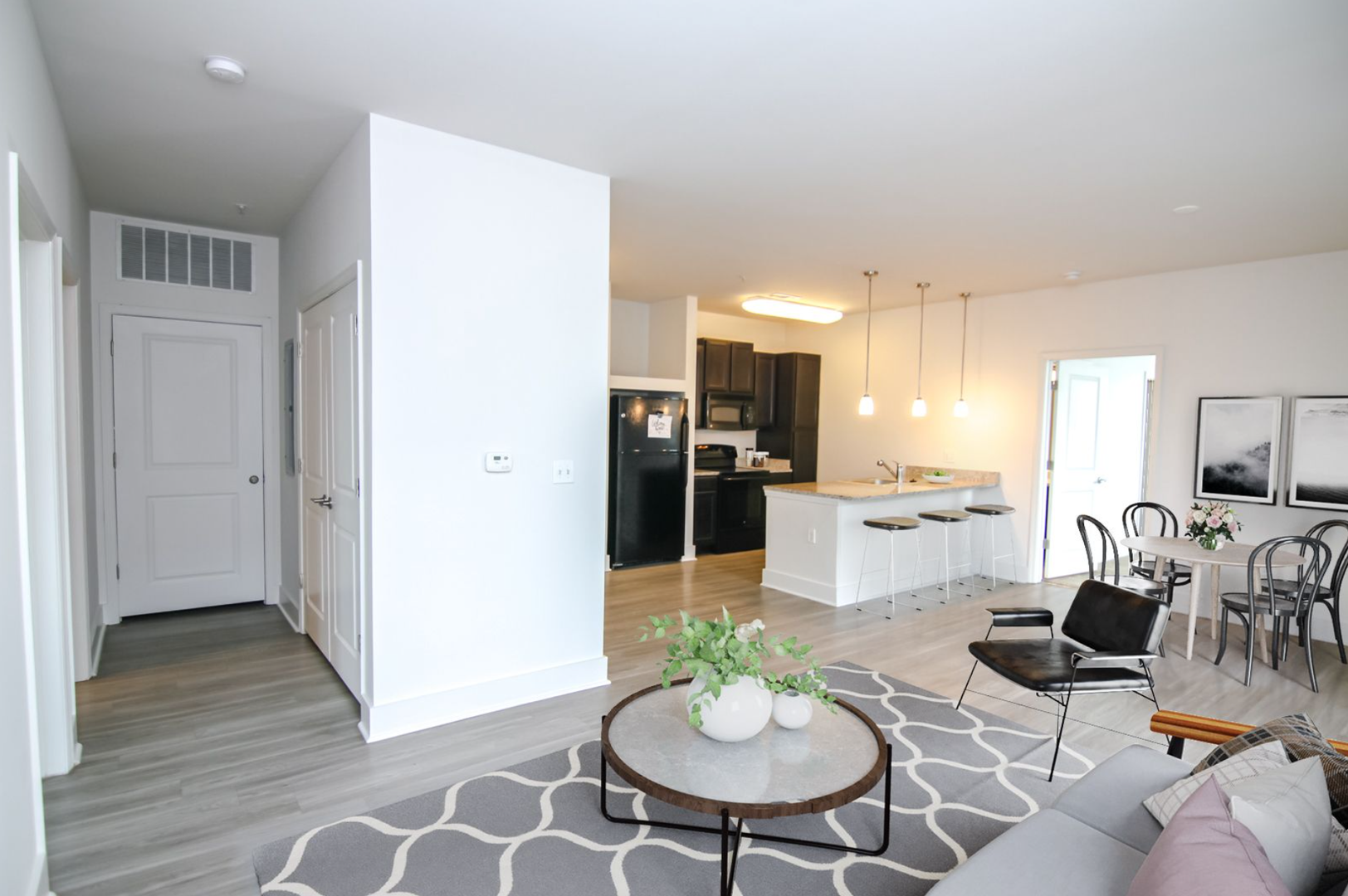 Memphis Apartment: 9 East Carolina Avenue