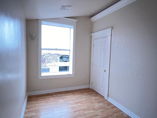 Listing photo thumbnail