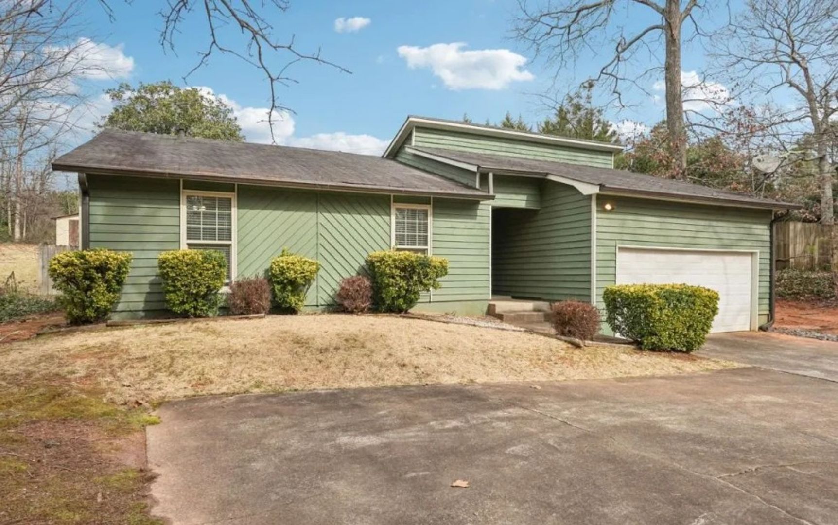 Acworth House: 564 Tate Creek Court NW