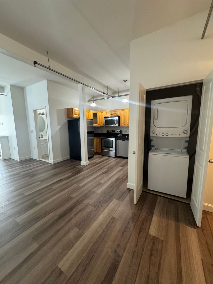 Rockland Apartment: 51 Maple Street