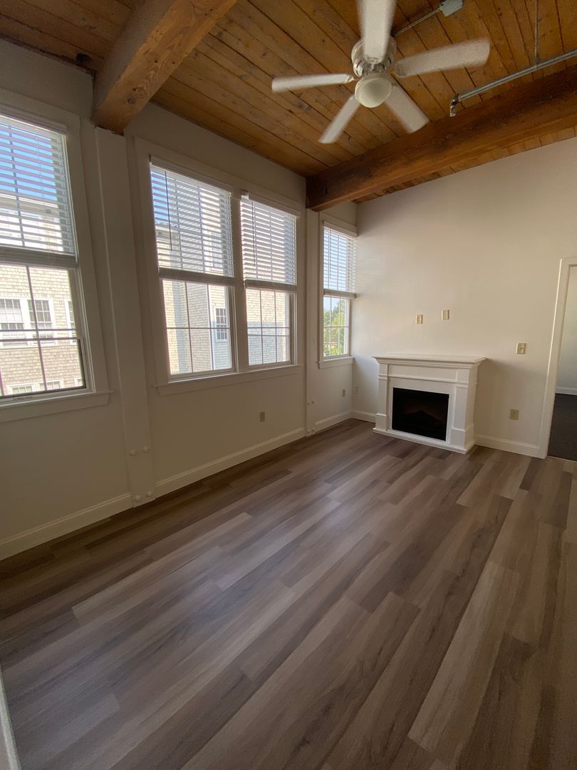 Rockland Apartment: 51 Maple Street