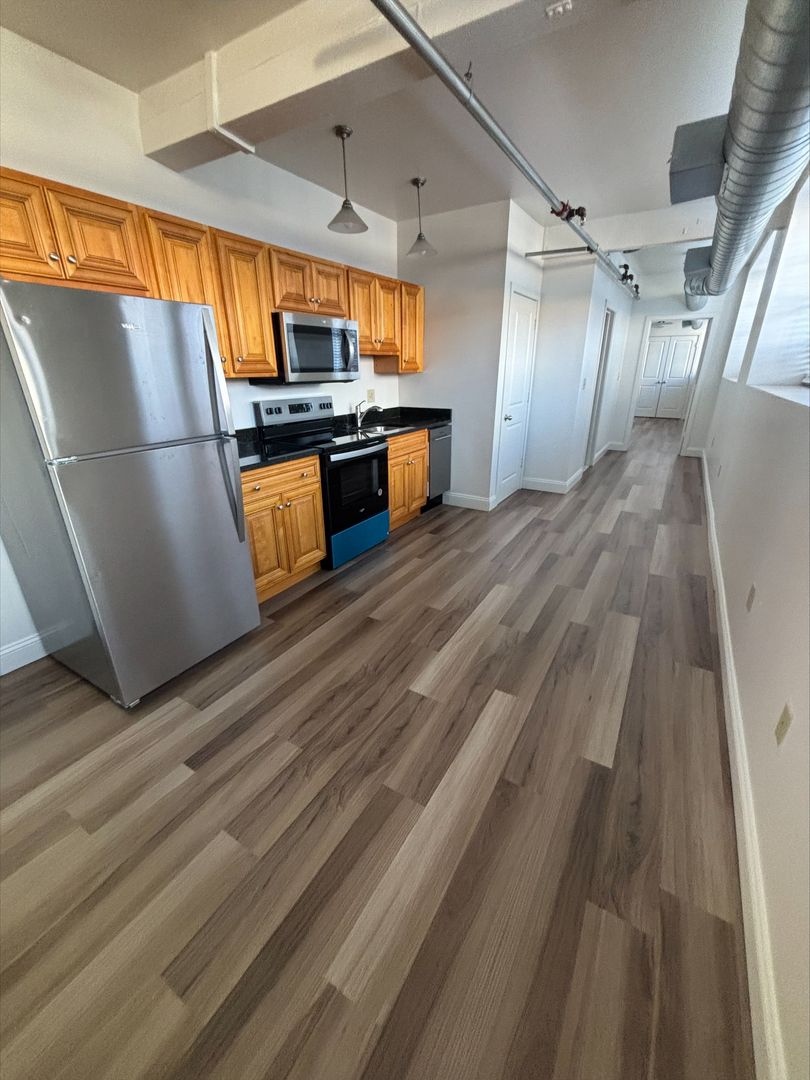 Rockland Apartment: 51 Maple Street