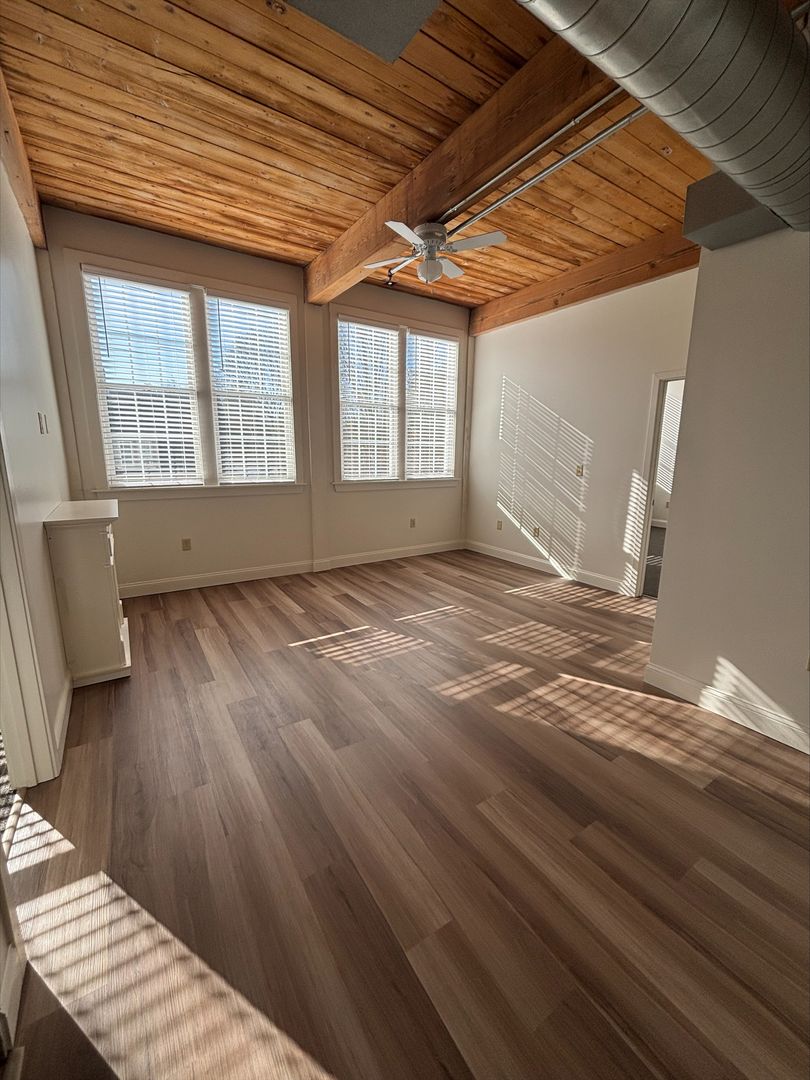 Rockland Apartment: 51 Maple Street