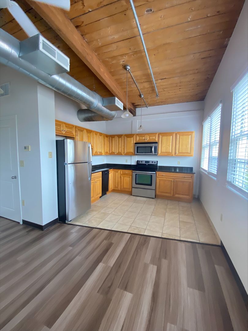 Rockland Apartment: 51 Maple Street